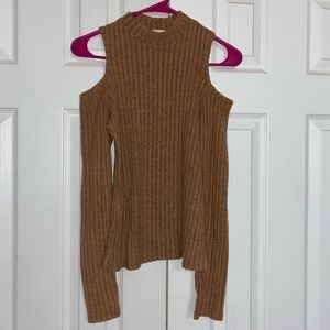Cold shoulder long sleeve ribbed top